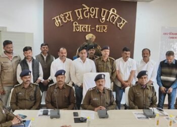 Dhar : अपह्रत छात्रा को पुलिस ने किया बरामद, पुराने प्रेमी ने किया था छात्रा का अपहरण। वीडियो