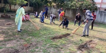 Dhar : स्‍वच्‍छता अभियान के तहत सफाई कार्य..