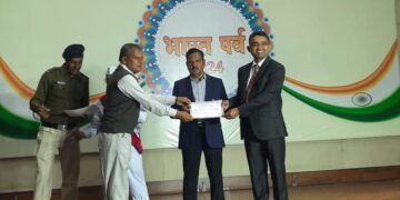 Dhar : धार जिला प्रशासन द्वारा उत्कृष्ट कार्य को लेकर सचिव चौधरी हुए सम्मानित।