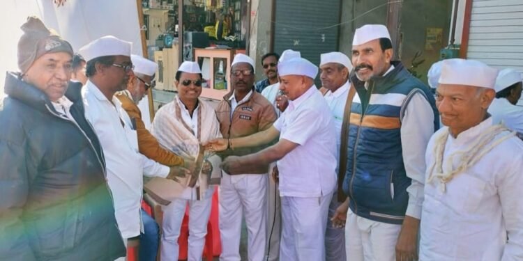Badnawar : मीडिया प्रभारी महेश पाटीदार को श्रेष्ठ पत्रकारिता के लिए सम्मानित किया गया।