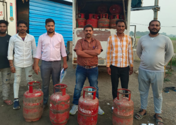 Dhar : होटल ढाबों में हो रहा घरेलू गैस सिलेंडर का दुरुपयोग, कुल 52 टंकिया आपूर्ति अधिकारी ने की जब्त।