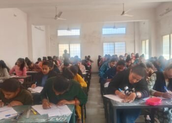 Dhar : शासकीय कन्या महाविद्यालय में पूर्व विश्वविद्यालय परीक्षा प्रारंभ।