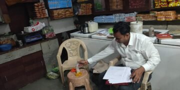 Dhar : मिलावट से मुक्ति अभियान के तहत घाटाबिल्लोद  एवं पीथमपुर में खाद्य विक्रेताओं पर कार्यवाही।