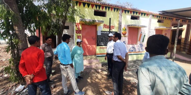 Dhar : एसडीएम पंवार ने किया मतदान केन्द्रों का निरीक्षण..