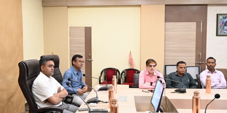 Dhar : बैंकर्स संदेंहास्पद लेनदेन की जानकारी दें – कलेक्टर एवं ज़िला निर्वाचन अधिकारी, प्रियंक मिश्रा