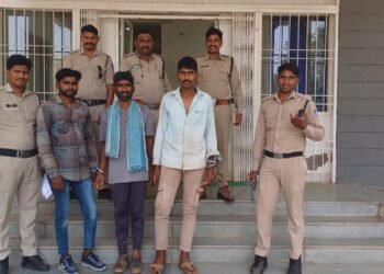 Dhar : बाप, बेटे व दोस्त ने पैसों के लेन-देन की बात को लेकर ठेकेदार की हत्या की थी।