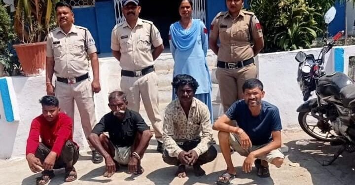 Dhar : धार पुलिस द्वारा 550 पुलिस बल के साथ कल रात्रि में काम्बिंग गस्त कर 115 स्थाई/गिरफ्तारी वारंटियो को गिरफ्तार किया।