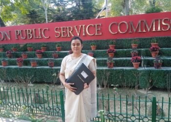 Dhar : जिले की 23 वर्षीय माही शर्मा अब आईपीएस बनेगी, सोशल मीडिया से दूरी बना कर दिल्ली में की पढ़ाई।