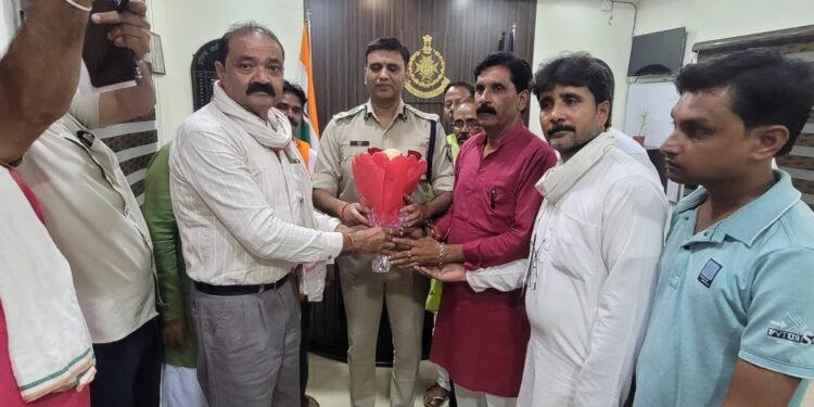 व्यापार मंडल लहार ने भिंड पहुँचकर किया पुलिस अधीक्षक का सम्मान।