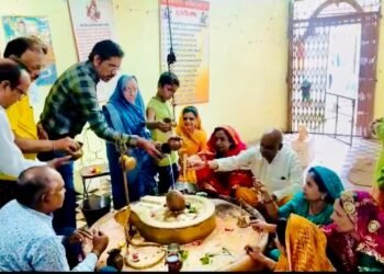 Dhar : आंकडेश्वर महादेव मंदिर में रुद्राभिषेक का आयोजन।