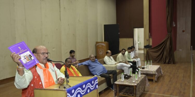 Dhar : आयोग आदिवासियों के साथ अन्याय नहीं होने देगा-राष्ट्रीय अध्यक्ष जनजातीय आयोग श्री आर्य