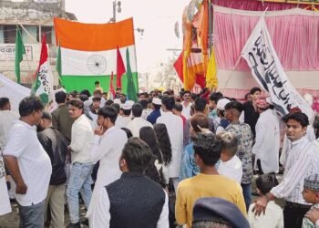 MP : अमन चैन शांति के संदेश के साथ धार में निकाला गया ईद मिलादुन्नबी का जुलूस हजारों लोग हुए शामिल।