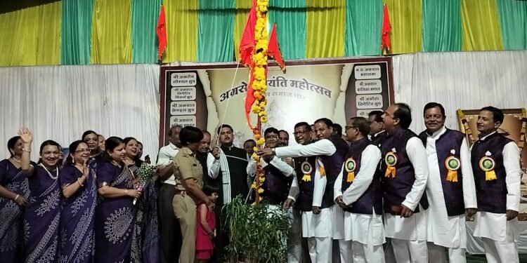 Dhar : अग्रसेन जयंती महोत्सव 2024 : ध्वजारोहण कर हुआ अग्रसेन मेले का शुभारंभ।