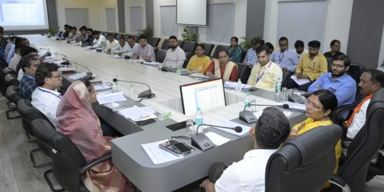 Dhar : प्रधानमंत्री सुरक्षा बीमा योजना, जीवन ज्योति बीमा योजना में अधिक से अधिक आवेदन करवाए- राज्यमंत्री श्रीमती ठाकुर