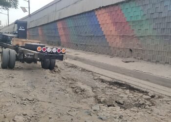Dhar : झूले का मजा दे रही है औद्योगिक क्षेत्र की खराब सड़क कभी भी हो सकता है बड़ा हादसा अधिकारियों का दावा जल्द बनाएंगे नई रोड..
