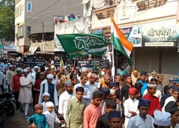 हर्षोल्लास के साथ मनाया ईद ए गौसिया ग्यारहवीं शरीफ का पर्व। देखें वीडियो