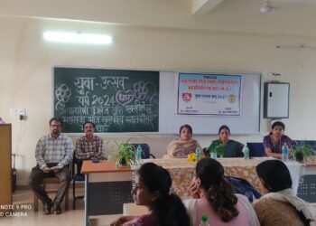 Dhar : प्रधानमंत्री कॉलेज ऑफ़ एक्सीलेंस में युवा उत्सव का आयोजन हुआ।