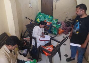 Dhar : वनस्पति एवं पाम तेल से बनी पैक मिठाई के लिए नमूने लिए..