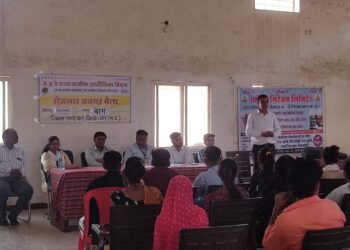 DHAR : रोजगार मेले में विभिन्न कंपनियों के द्वारा 96 युवक एवं युवतियों का चयन।