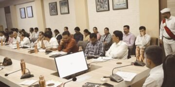 DHAR : एफ़आरए पट्टेधारी के भविष्य संवारने के लिए ज़रूरी है कि उसे अन्य हितग्राही मूलक योजना के लाभ दिलाने सहित विकास कार्य किए जाएँ- कलेक्टर – प्रियंक मिश्रा