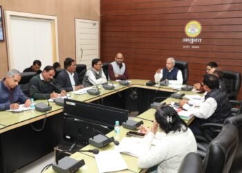 संभागायुक्त श्री सिंह ने वीडियो कॉन्फ्रेन्स के माध्यम से कलेक्टर एवं सीईओ जिला पंचायत को दिए निर्देश..