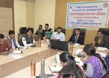 DHAR : पंचायत और नगरीय निकाय 70 प्लस उम्र के लोगों के आयुष्मान कार्ड बनाने के टारगेट को शीघ्र पूरा करें – कलेक्टर श्री मिश्रा