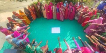 DHAR : हम होंगे कामयाब अभियान के तहत स्वयं सहायता समूह की महिलाओं के साथ जागरूकता कार्यक्रम किया।