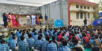 DHAR : हम होंगे कामयाब जागरूकता पखवाड़ा के तहत बालिकाओं को मोबाइल का सुरक्षित इस्तेमाल के संबंध में जानकारी दी।