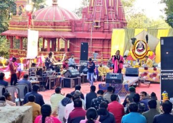 DHAR : गीता जयंती महोत्सव अंतर्गत अमझेरा में हुआ बाबा खाटूश्यामजी की भजन संध्या।