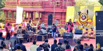 DHAR : गीता जयंती महोत्सव अंतर्गत अमझेरा में हुआ बाबा खाटूश्यामजी की भजन संध्या।