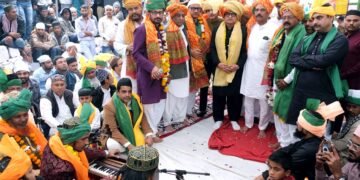 धार में बही हजरत अमीर खुसरो के हिंदी फारसी कलामों की बयार..  रंग व कुल की महफिल के साथ धार उर्स का समापन हुआ।
