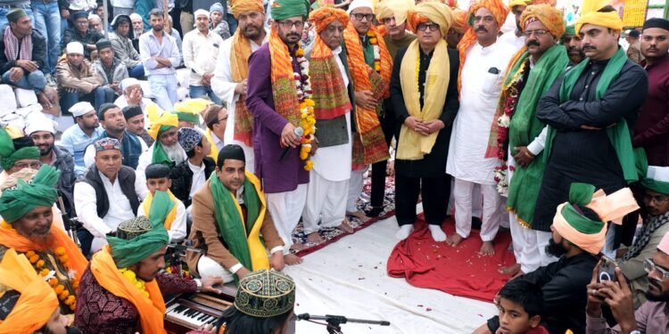 धार में बही हजरत अमीर खुसरो के हिंदी फारसी कलामों की बयार.. रंग व कुल की महफिल के साथ धार उर्स का समापन हुआ।