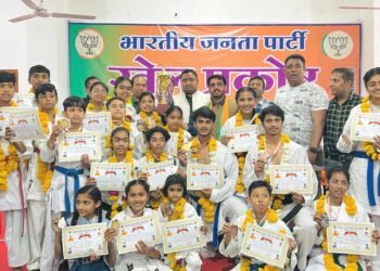DHAR : भाजपा खेल प्रकोष्ठ ने नेशनल कराटे प्रतियोगिता में मेडल जीतने वाले खिलाड़ियों को सम्मानित किया..