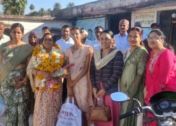 DHAR : कर्तव्य निष्ठ अध्यापिका श्रीमती गायत्री शर्मा की हुई सेवानिवृत्ति।