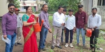 DHAR : कलेक्टर प्रियंक मिश्रा के निर्देश पर “एक पेड़ मां के नाम” अभियान के अंतर्गत वृक्षारोपण किया गया।