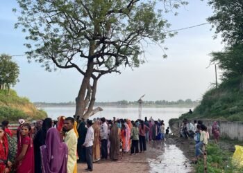 Badwani : ग्राम छोटा बड़दा व अन्य नर्मदा तटों पर दशा माता के विसर्जन में उमड़े श्रद्धालु, पुलिस प्रशासन मुस्तैद..