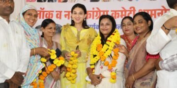 DHAR : राजकुमारी बनी महिला कांग्रेस की ब्लॉक अध्यक्ष, जिला अध्यक्ष ने नियुक्ति पत्र सौंप कर दी शुभकामनाएं।