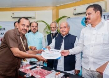मध्य प्रदेश विधानसभा अध्यक्ष तोमर और नेता प्रतिपक्ष सिंघार ने सेंट्रल इंडिया प्रेस क्लब के धार जिलाध्यक्ष अल्ताफ खान को किया सम्मानित..