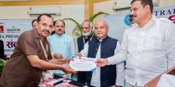 मध्य प्रदेश विधानसभा अध्यक्ष तोमर और नेता प्रतिपक्ष सिंघार ने सेंट्रल इंडिया प्रेस क्लब के धार जिलाध्यक्ष अल्ताफ खान को किया सम्मानित..