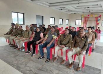 DHAR : थाना सादलपुर में पुलिसकर्मियों के लिए तनाव मुक्ति एवं ध्यान सत्र आयोजित..
