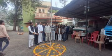 DHAR : नेता प्रतिपक्ष कार्यालय पर ठाकुर द्वारा झंडावंदन समपन्न..