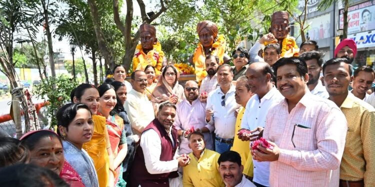 DHAR : शहीद दिवस पर भाजपा ने स्वतंत्रता संग्राम सेनानी भगत सिंह, राजगुरु और सुखदेव को श्रद्धांसुमन अर्पित किए..