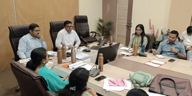 DHAR : कलेक्टर की समीक्षा बैठक: बारिश से पहले गेहूं भंडारण के सख्त निर्देश, जल गंगा अभियान और मातृ-शिशु स्वास्थ्य पर विशेष फोकस..