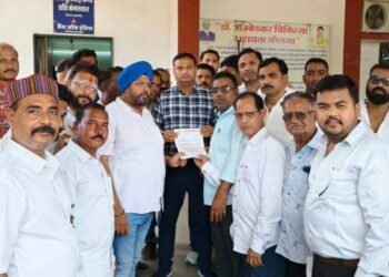 DHAR : धार में कांग्रेस का प्रदर्शन, शहर की सफाई, आवारा कुत्तों की समस्या और मुख्यमंत्री की टिप्पणी के विरोध में सौंपे दो ज्ञापन..