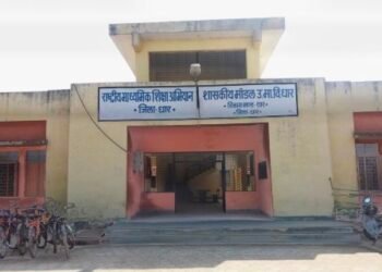 DHAR : धार के मॉडल उमावि में शिक्षकों का विरोध, प्रभारी प्राचार्य पर मानसिक प्रताड़ना और अभद्र व्यवहार के आरोप…