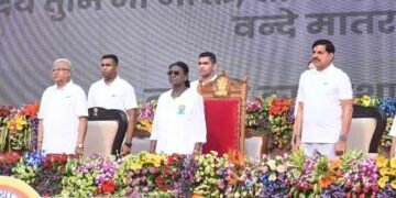 12वें अंतरराष्ट्रीय योग दिवस पर राष्ट्रपति द्रौपदी मुर्मु ने किया योग, जबलपुर से दिया स्वस्थ और संतुलित जीवन का संदेश..