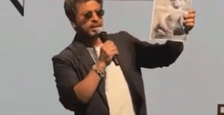शाहरुख खान के बॉलीवुड में 34 साल पूरे:बचपन की तस्वीर जेब में लेकर इवेंट में पहुंचे, कहा- ये अटपटी है, लेकिन इकलौती तस्वीर है, कन्नड़ बोली