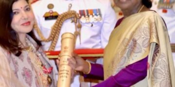 पद्म भूषण मिलने के बाद भावुक हुईं सिंगर अल्का याग्निक:कहा- मुश्किल दौर से गुजर रही हूं; 2 साल पहले अचानक सुनाई देना बंद हुआ, सिंगिंग छोड़ी