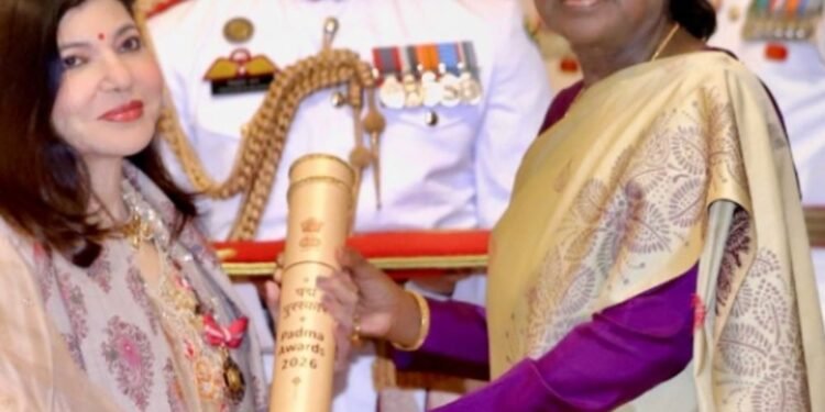 पद्म भूषण मिलने के बाद भावुक हुईं सिंगर अल्का याग्निक:कहा- मुश्किल दौर से गुजर रही हूं; 2 साल पहले अचानक सुनाई देना बंद हुआ, सिंगिंग छोड़ी