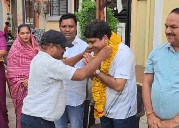 DHAR : जानकीनगर में नई पेयजल पाइपलाइन का शुभारंभ, जल संकट से मिलेगी राहत, क्षेत्रवासियों ने किया पार्षद और सीएमओ का सम्मान..